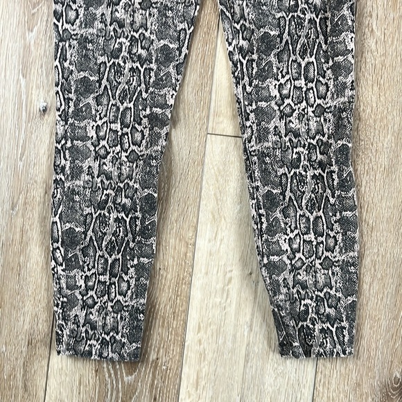 SPANX Jean-ish Snake Skin Print Jeggings Leggings Pants - Picture 10 of 13